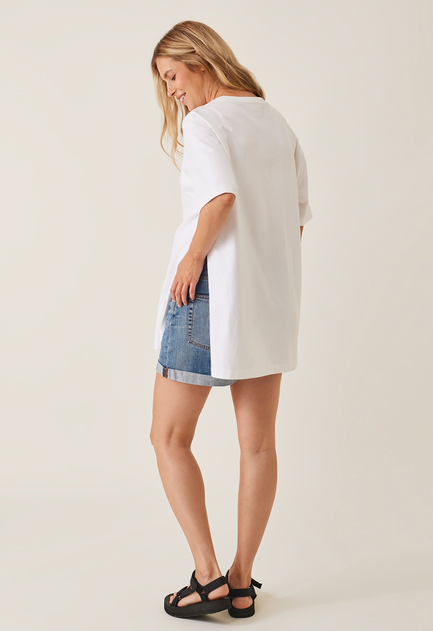 Camiseta premamá oversize con abertura - blanca