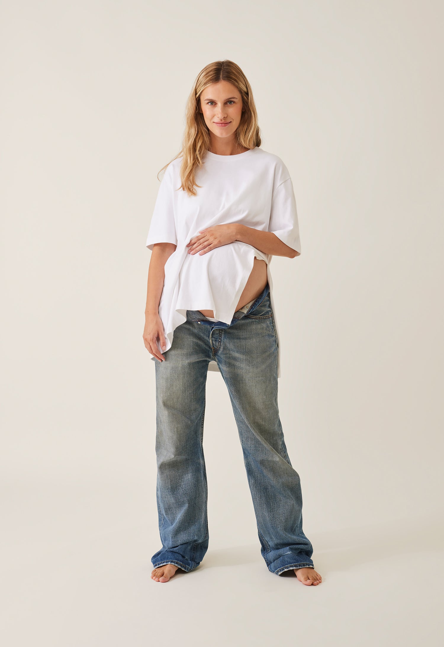 Camiseta premamá oversize con abertura - blanca