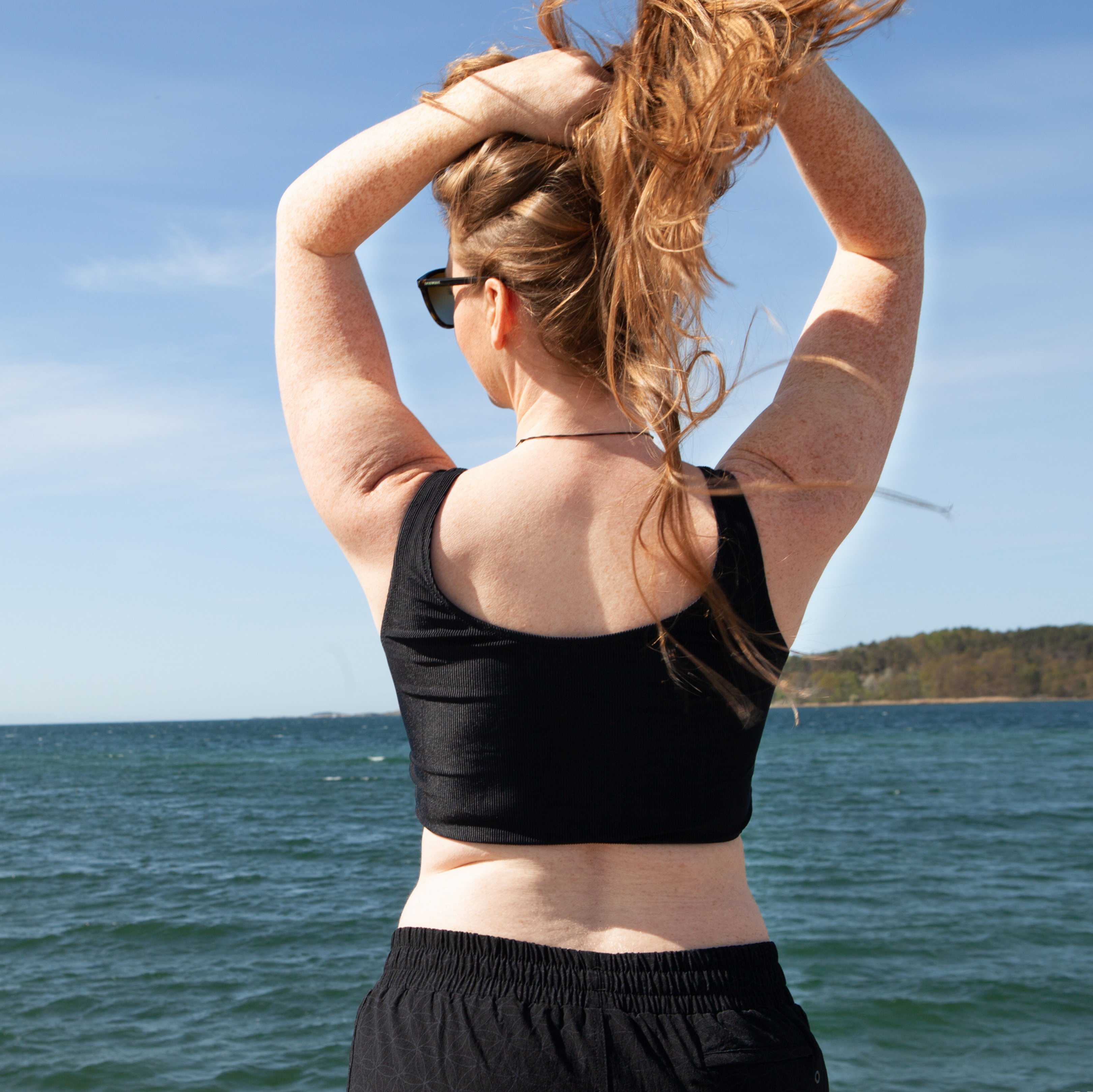 Top corto de baño canalé - negro