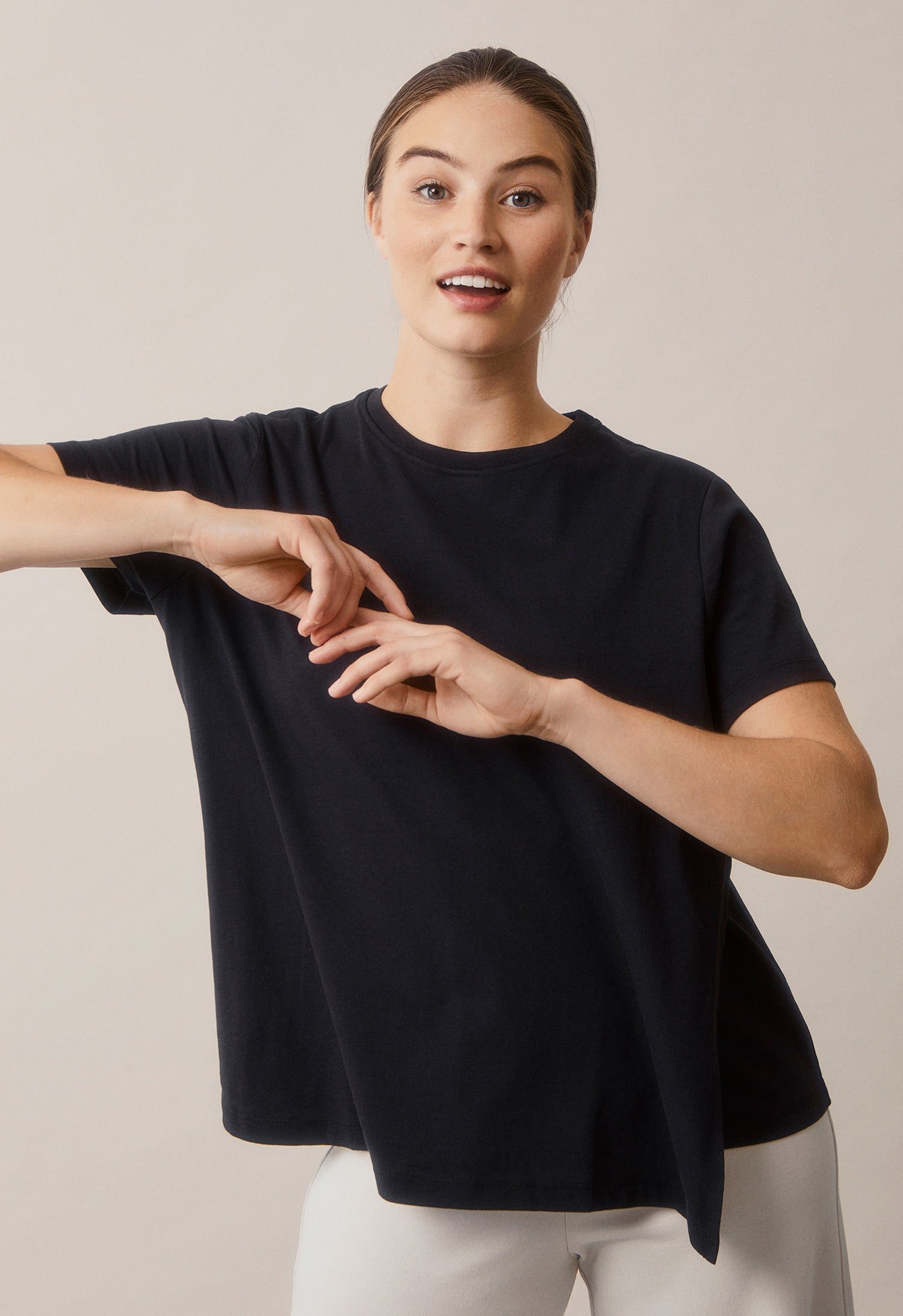 Camiseta premamá con acceso para lactancia - Negro - PREVENTA – Envío a principios de febrero